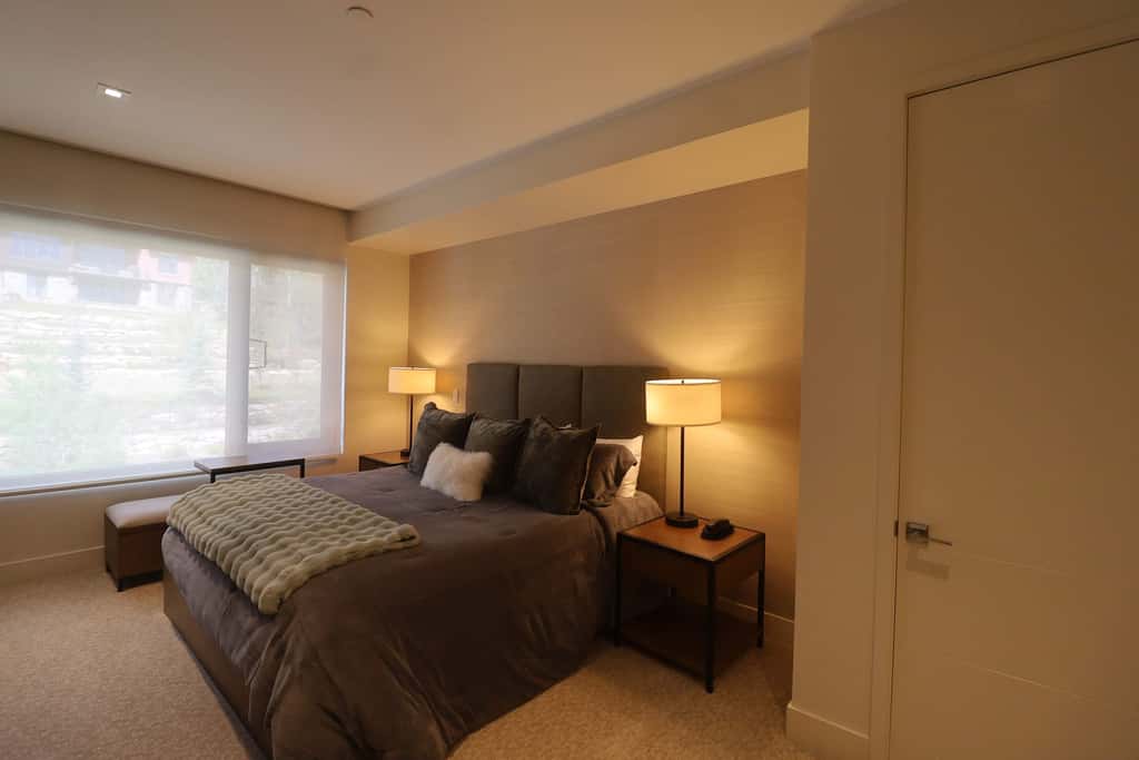 All-Suite Ski-In, Ski-Out Penthouse - Pool, Hot Tub & Mountain-View Balcony