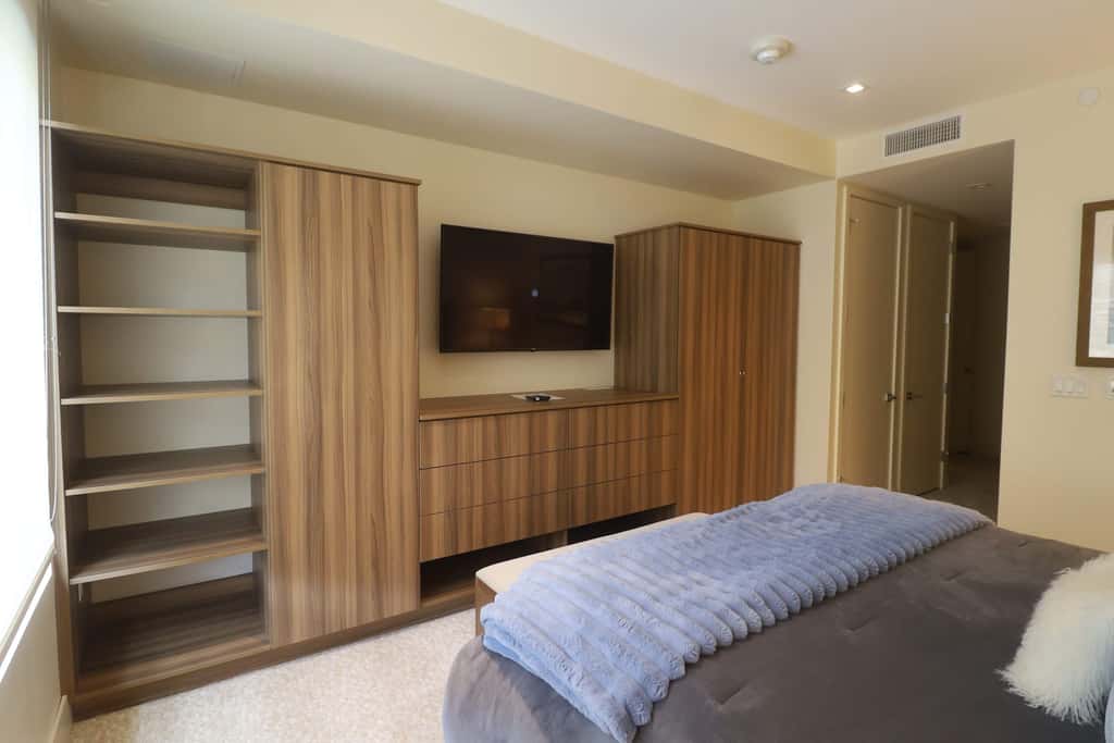 All-Suite Ski-In, Ski-Out Penthouse - Pool, Hot Tub & Mountain-View Balcony