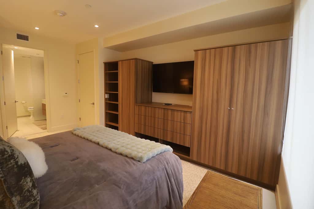 All-Suite Ski-In, Ski-Out Penthouse - Pool, Hot Tub & Mountain-View Balcony