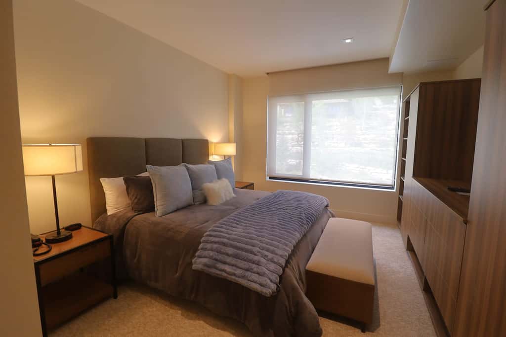 All-Suite Ski-In, Ski-Out Penthouse - Pool, Hot Tub & Mountain-View Balcony