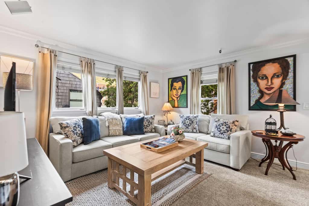 Stylish condo in prime location just steps from Main Street & Town Lift Plaza