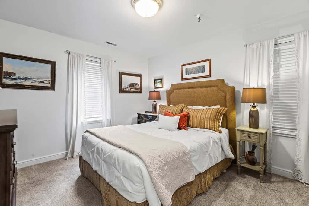 Stylish condo in prime location just steps from Main Street & Town Lift Plaza