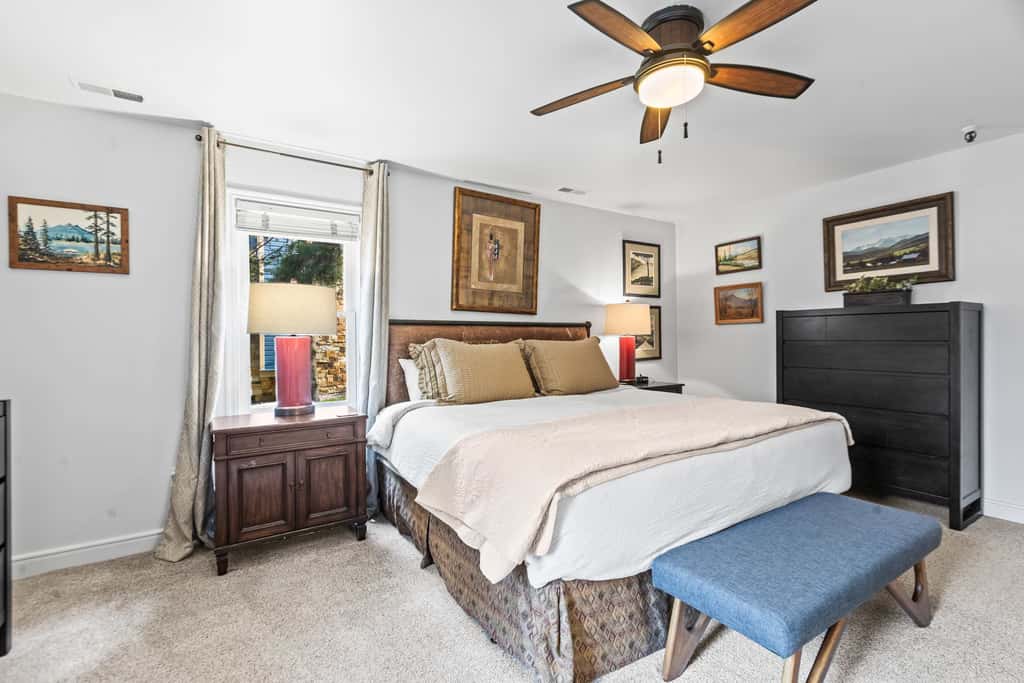 Stylish condo in prime location just steps from Main Street & Town Lift Plaza