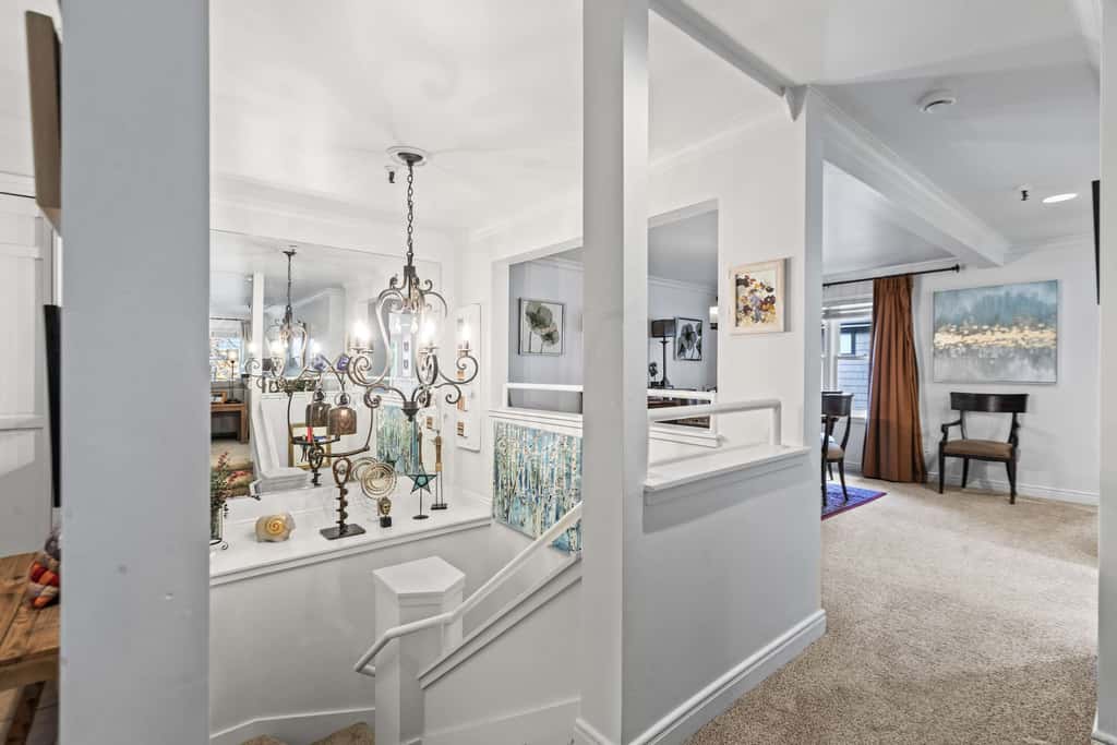 Stylish condo in prime location just steps from Main Street & Town Lift Plaza