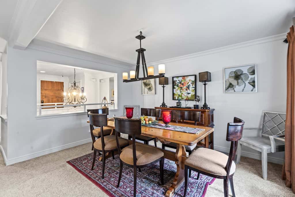 Stylish condo in prime location just steps from Main Street & Town Lift Plaza