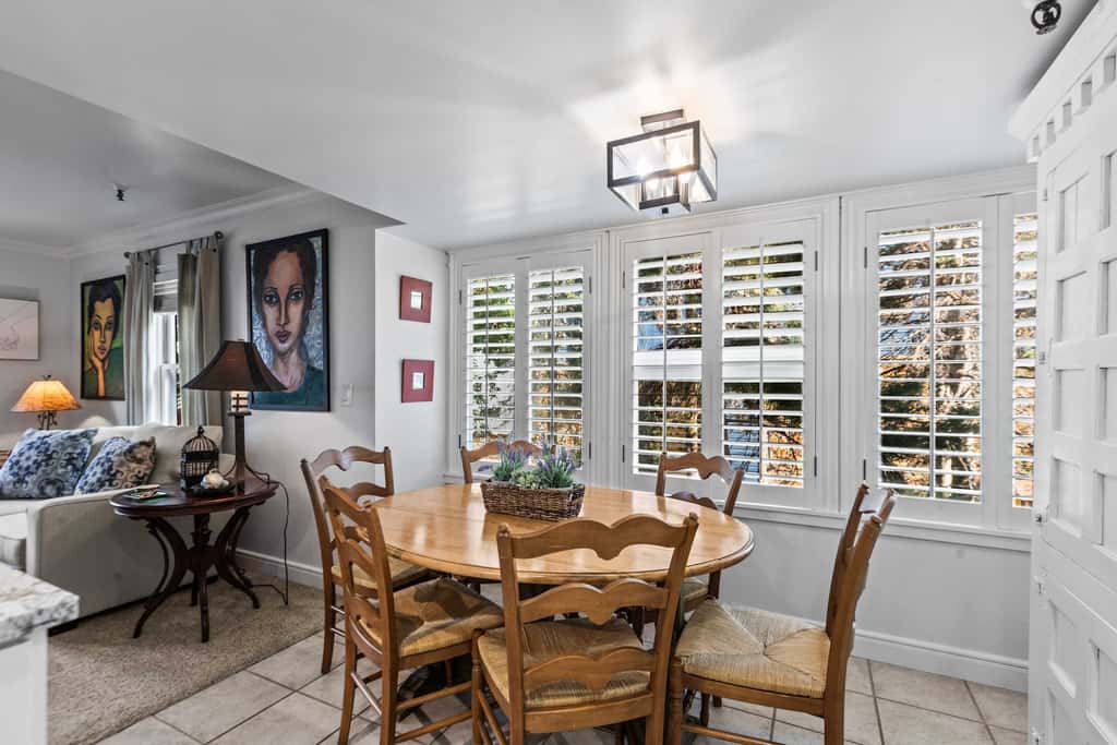 Stylish condo in prime location just steps from Main Street & Town Lift Plaza