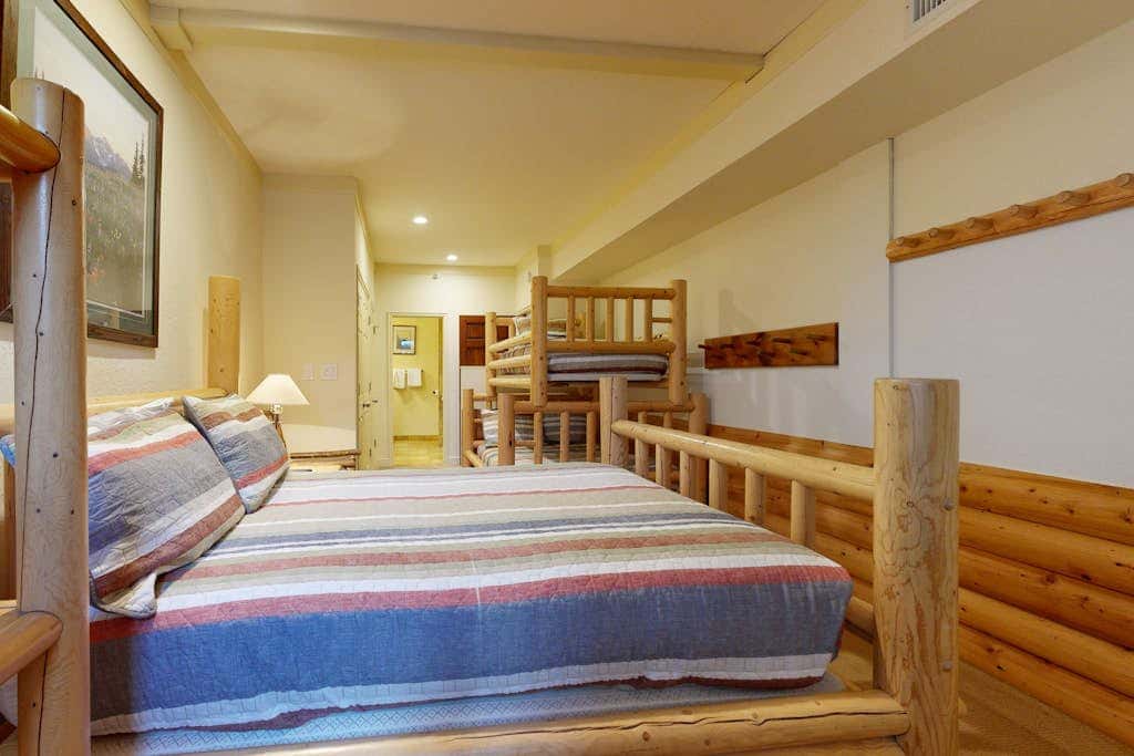 Ski sanctuary with private hot tub - adjacent to slopes & on free bus line