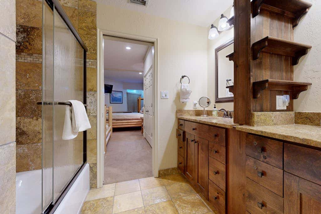 Ski sanctuary with private hot tub - adjacent to slopes & on free bus line