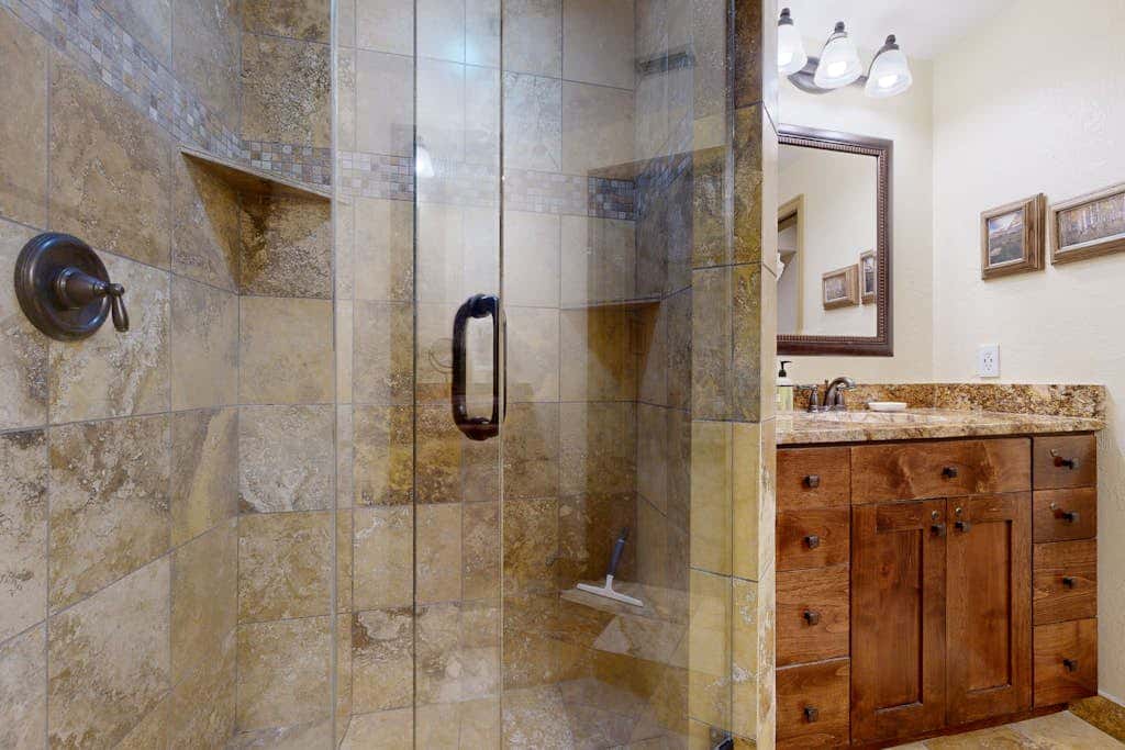 Ski sanctuary with private hot tub - adjacent to slopes & on free bus line