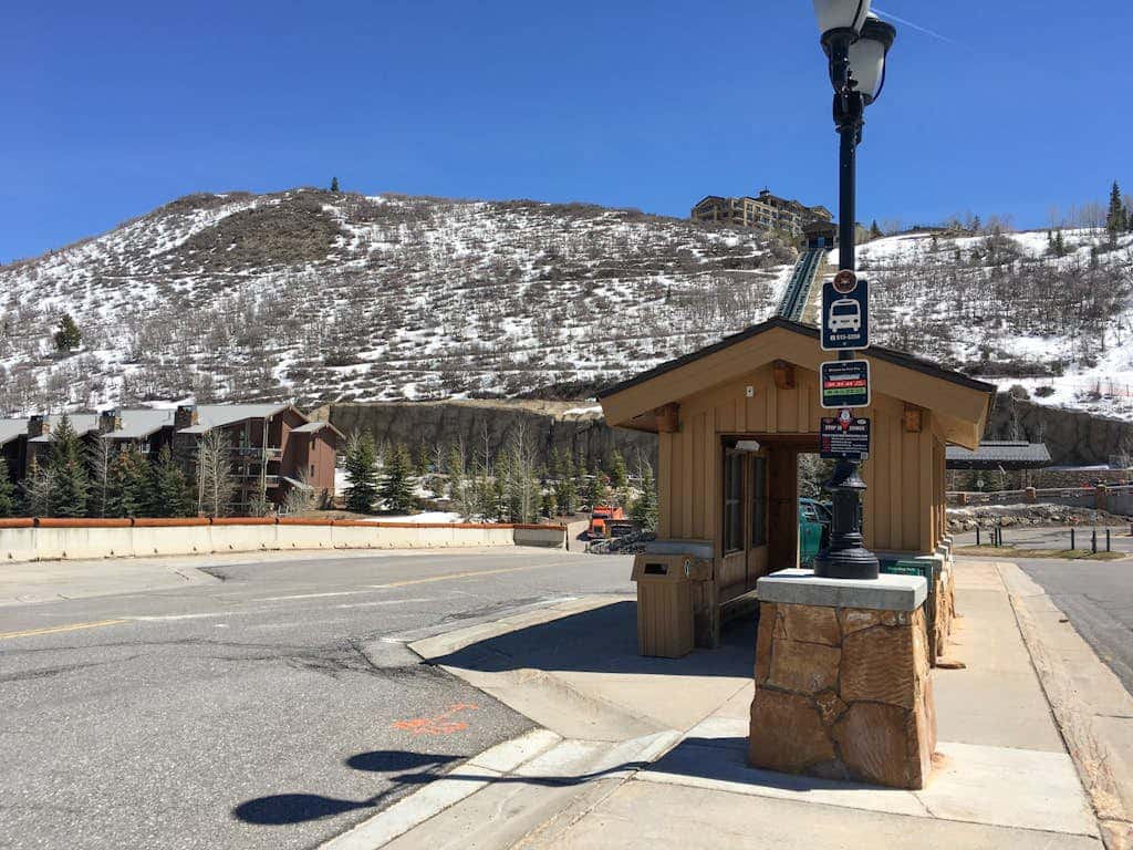 Ski sanctuary with private hot tub - adjacent to slopes & on free bus line