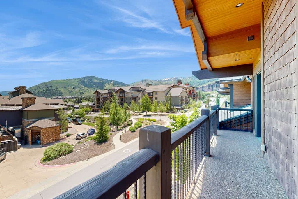 Sophisticated Mountain-View Condo - Hot Tub, Heated Pool - Walk to Gondola