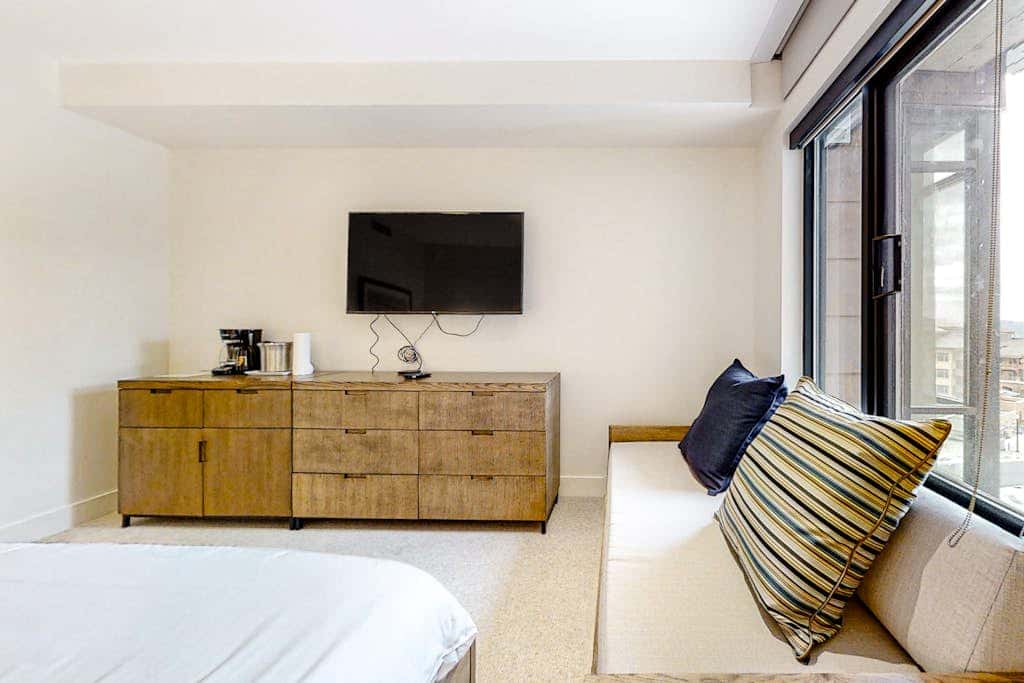Ski-In, Ski-Out Dream - Resort Pool & Hot Tub, Luxe Amenities & Modern Flair