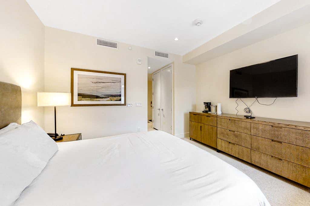 Ski-In, Ski-Out Dream - Resort Pool & Hot Tub, Luxe Amenities & Modern Flair