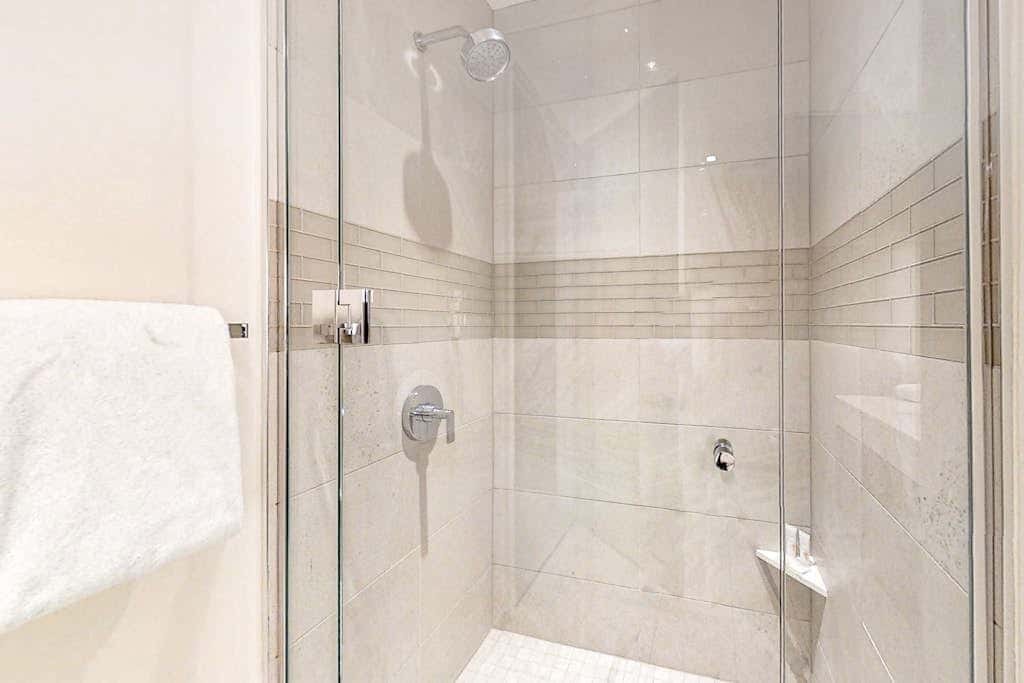 Ski-In, Ski-Out Dream - Resort Pool & Hot Tub, Luxe Amenities & Modern Flair