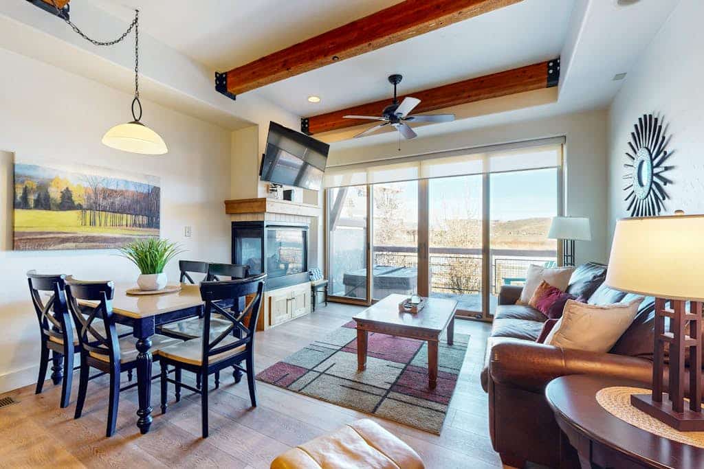 Dog-friendly Newpark townhome with  private hot tub, washer & dryer, & central AC