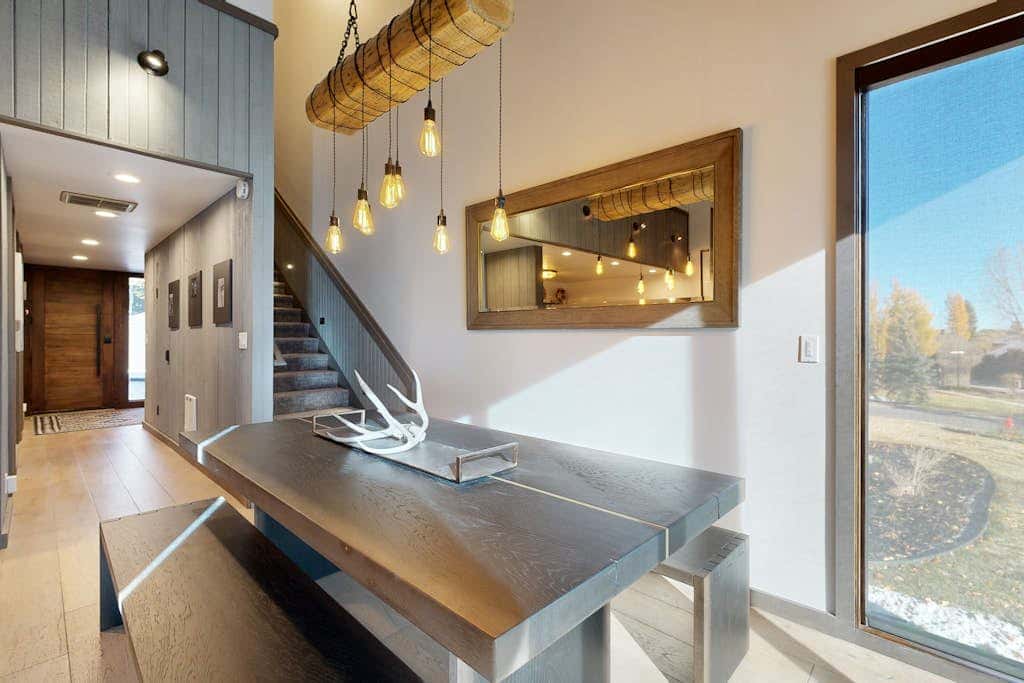 Lavish alpine escape with pool & hot tub - walk to lifts, dining & shops
