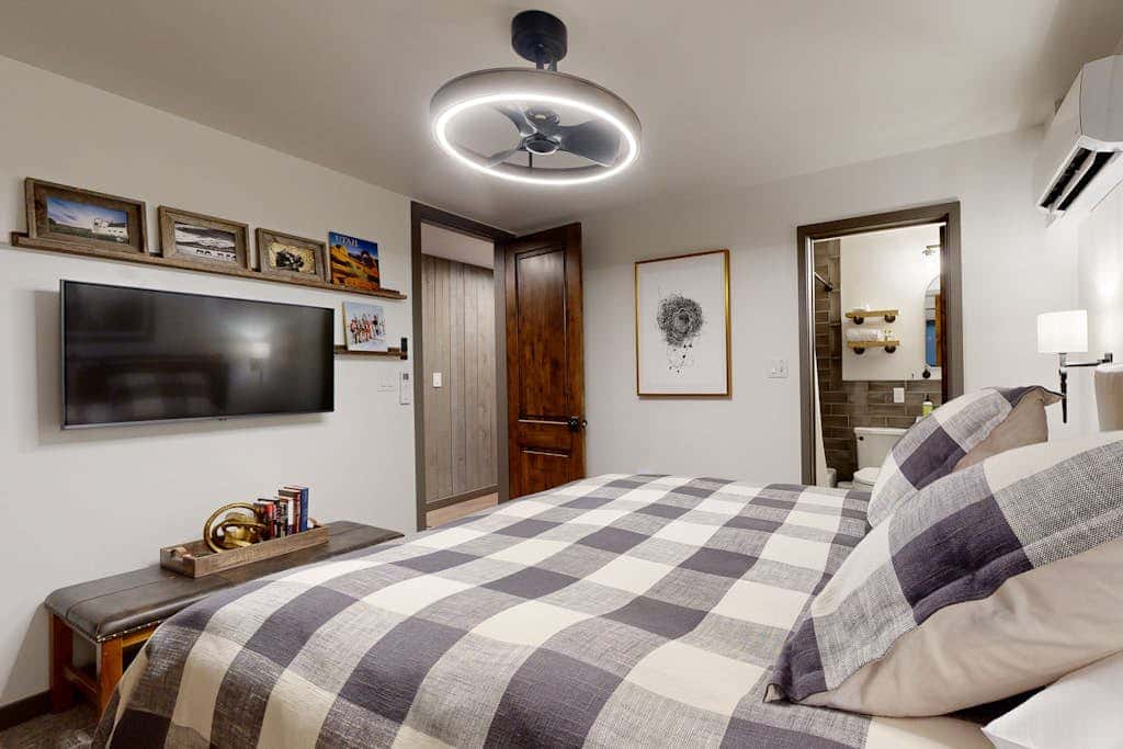 Lavish alpine escape with pool & hot tub - walk to lifts, dining & shops