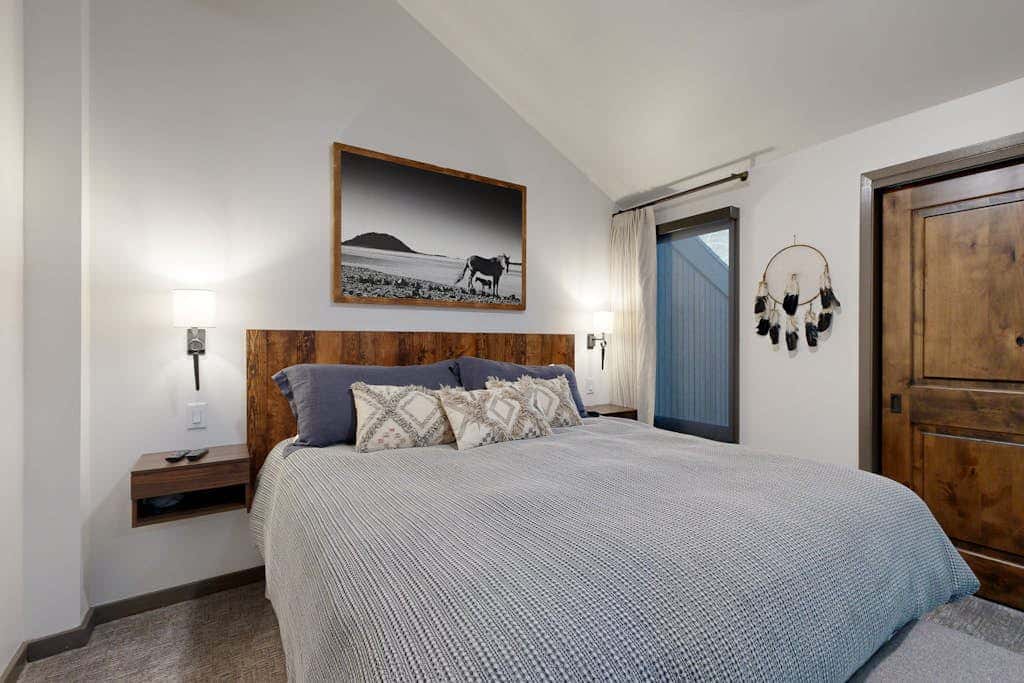 Lavish alpine escape with pool & hot tub - walk to lifts, dining & shops