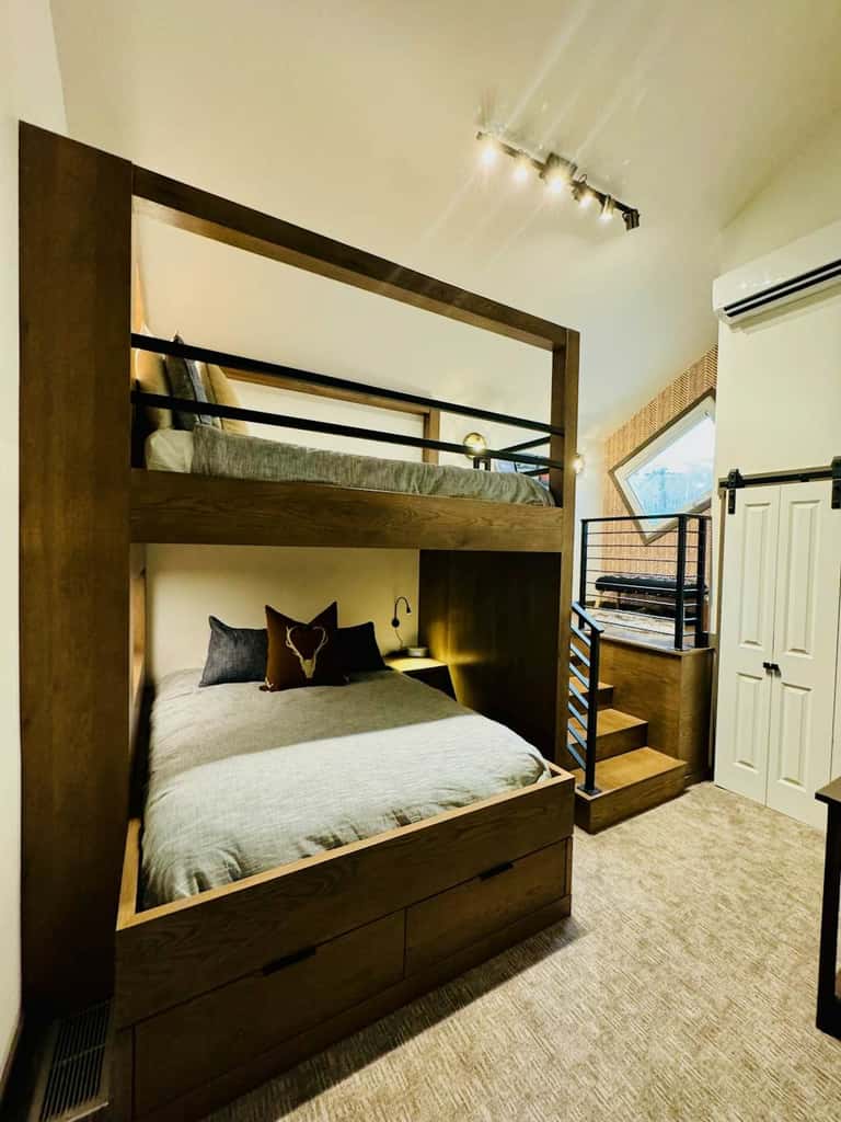 Lavish alpine escape with pool & hot tub - walk to lifts, dining & shops