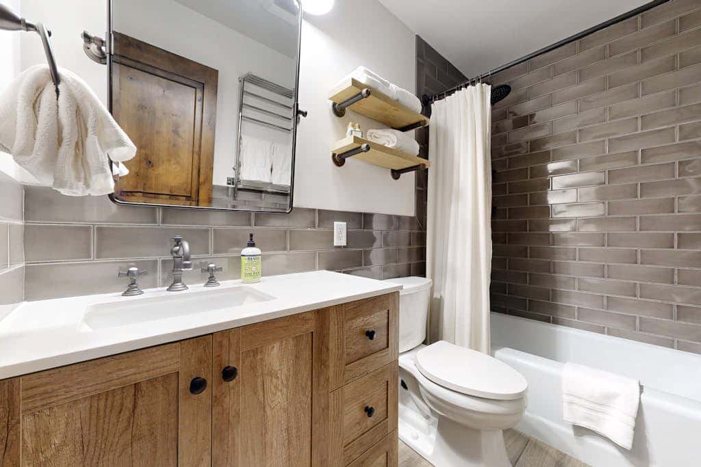 Lavish alpine escape with pool & hot tub - walk to lifts, dining & shops
