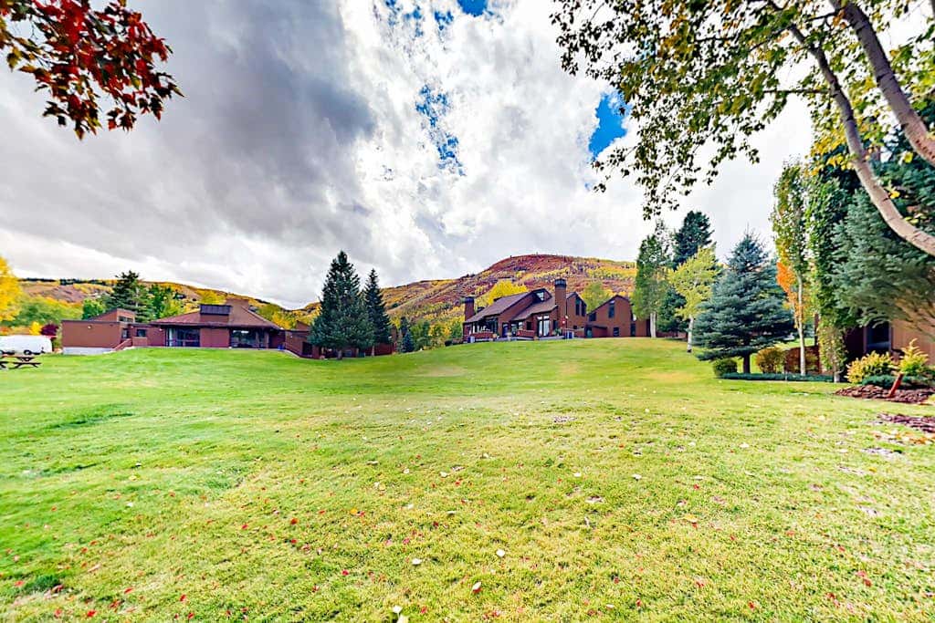 Lavish alpine escape with pool & hot tub - walk to lifts, dining & shops
