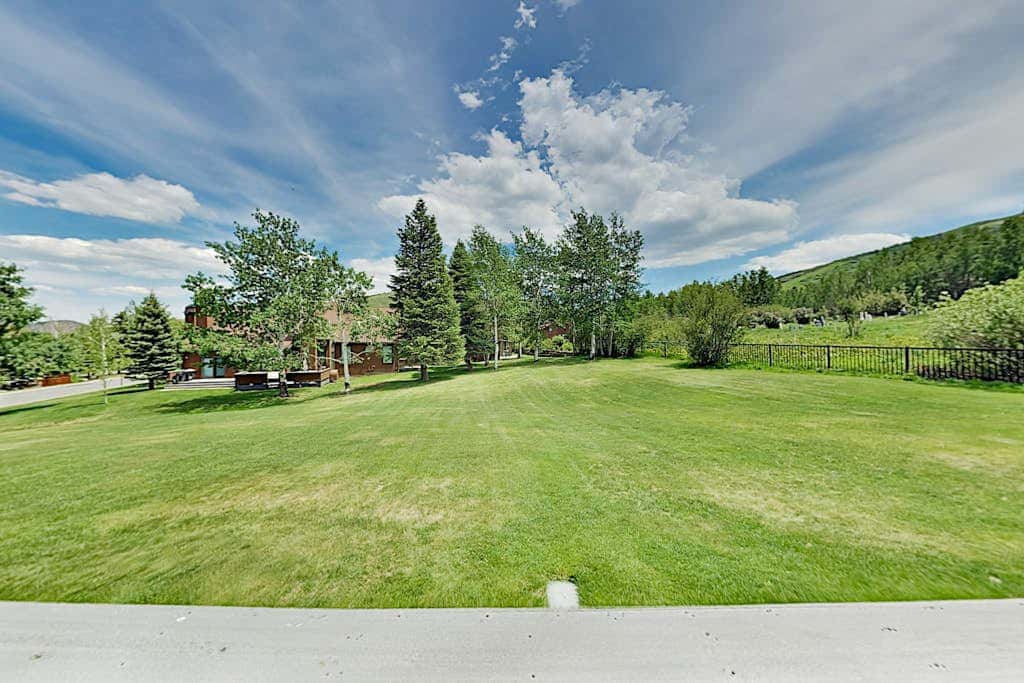 Lavish alpine escape with pool & hot tub - walk to lifts, dining & shops