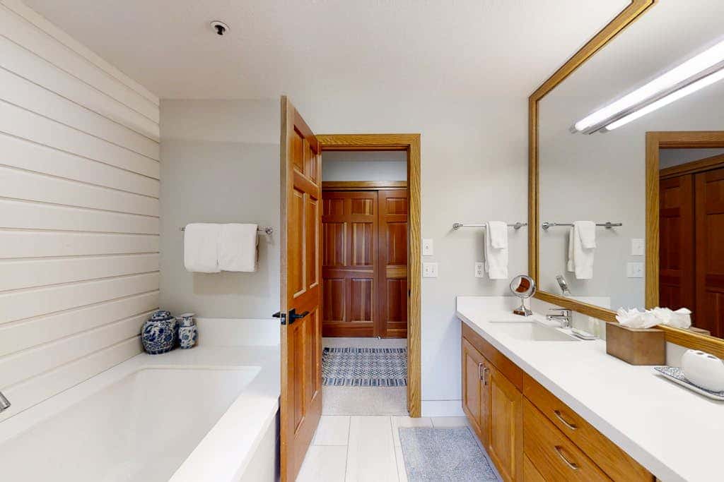 Relaxing Condo with  Heated Pool - Near Slopes & Historic Main Street
