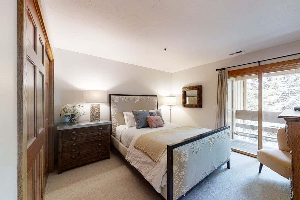Relaxing Condo with  Heated Pool - Near Slopes & Historic Main Street