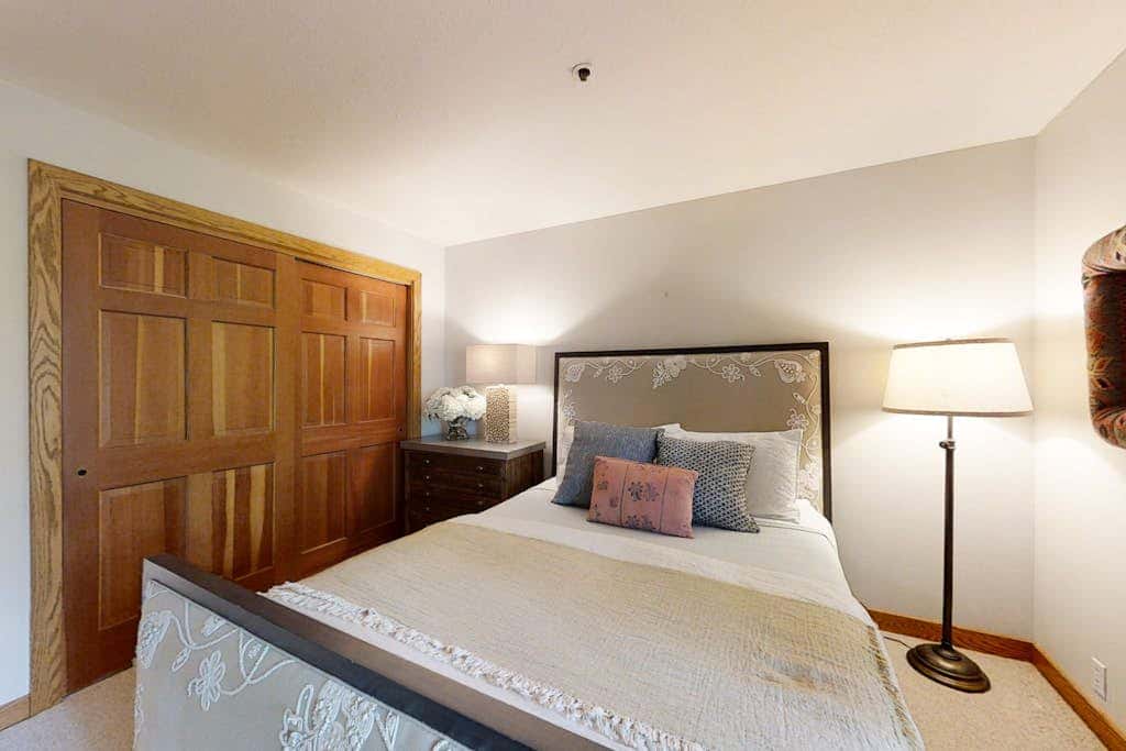 Relaxing Condo with  Heated Pool - Near Slopes & Historic Main Street