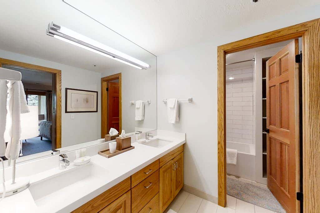 Relaxing Condo with  Heated Pool - Near Slopes & Historic Main Street