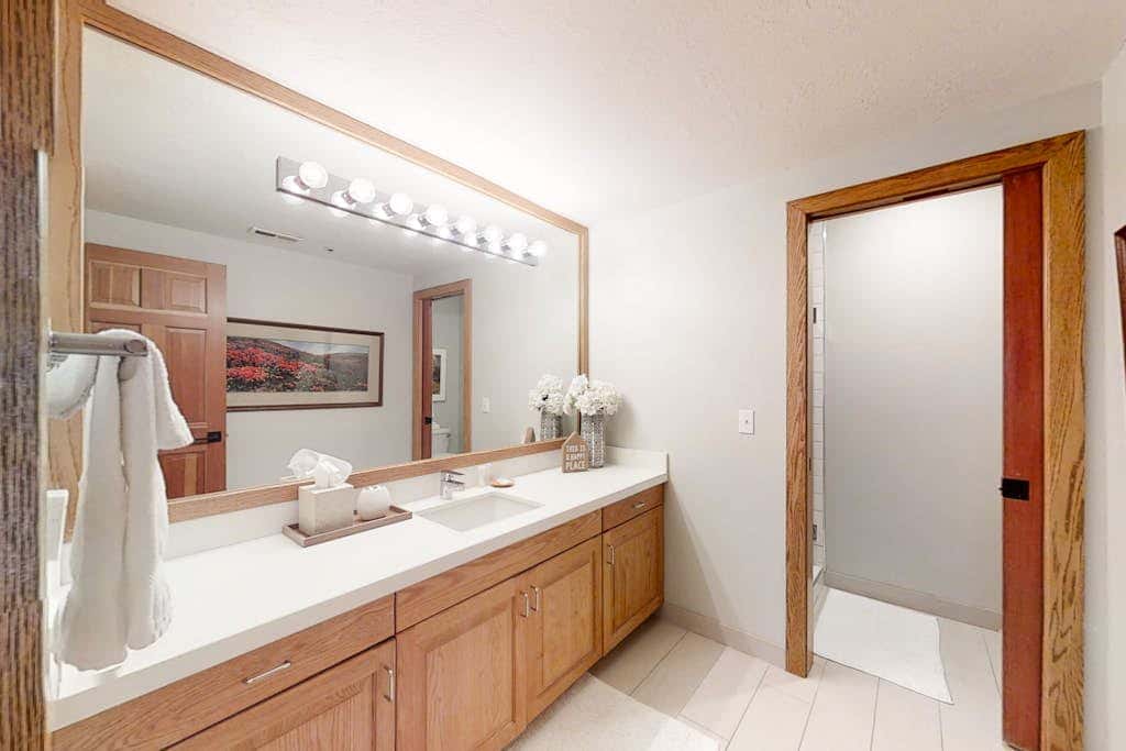 Relaxing Condo with  Heated Pool - Near Slopes & Historic Main Street