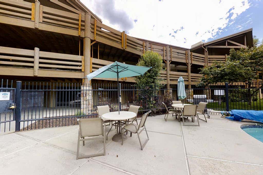 Relaxing Condo with  Heated Pool - Near Slopes & Historic Main Street