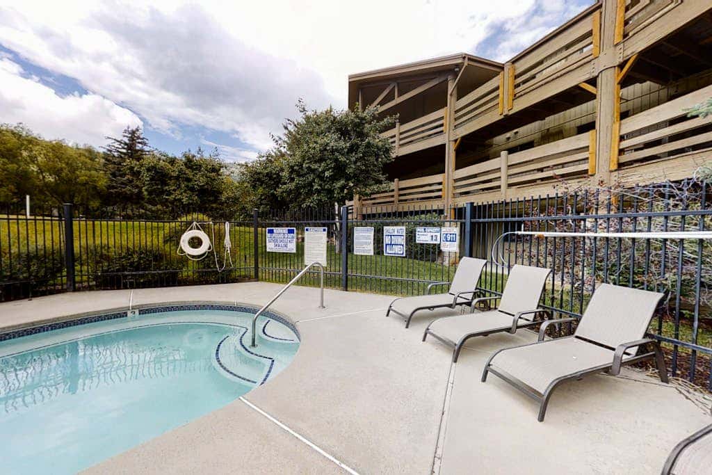 Relaxing Condo with  Heated Pool - Near Slopes & Historic Main Street