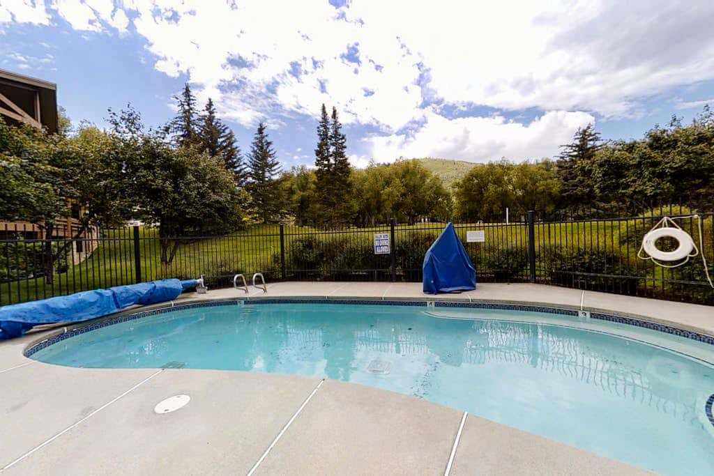 Relaxing Condo with  Heated Pool - Near Slopes & Historic Main Street
