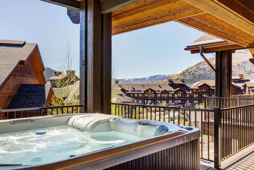 Posh Condo - Private Hot Tub, Saltwater Pool & Mountain Views