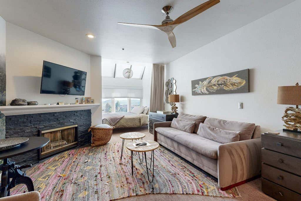 ski-in - ski-out Studio with  Pool, Hot Tub, Fitness Center & Mountain Views