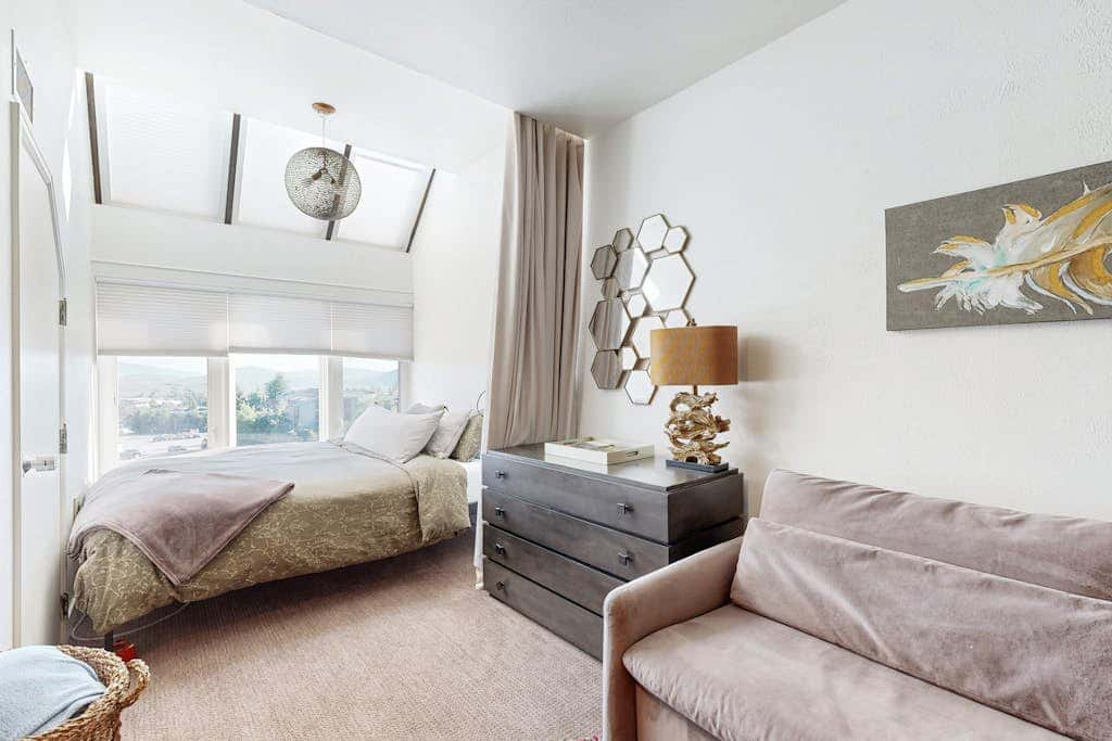 ski-in - ski-out Studio with  Pool, Hot Tub, Fitness Center & Mountain Views