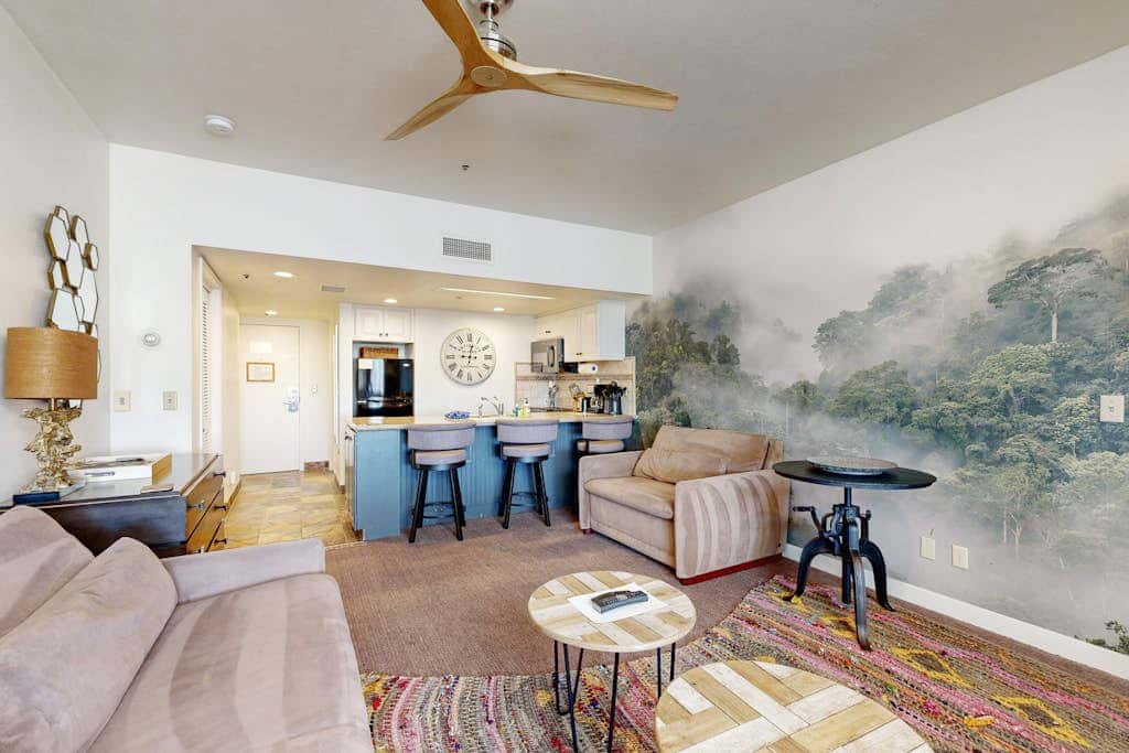 ski-in - ski-out Studio with  Pool, Hot Tub, Fitness Center & Mountain Views