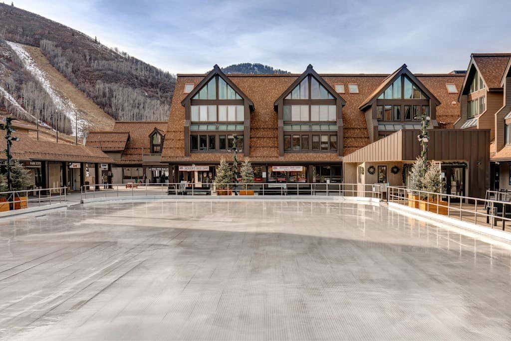 ski-in - ski-out Studio with  Pool, Hot Tub, Fitness Center & Mountain Views