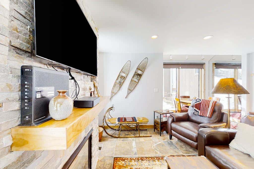 Remodeled mountainside home with outdoor heated pool & hot tub - walk everywhere