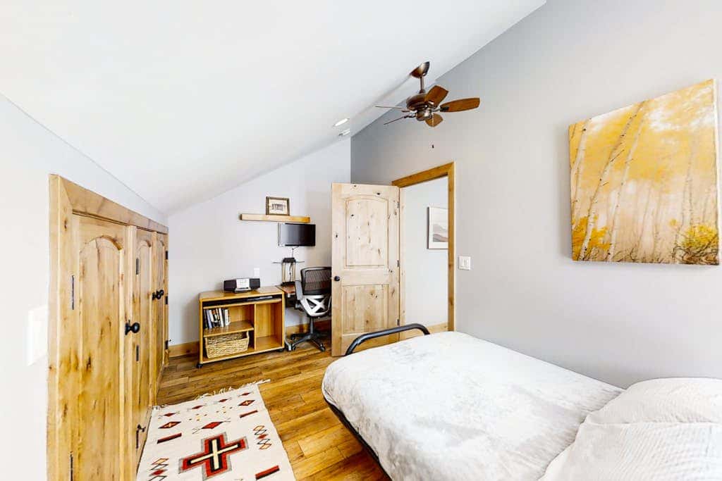 Remodeled mountainside home with outdoor heated pool & hot tub - walk everywhere