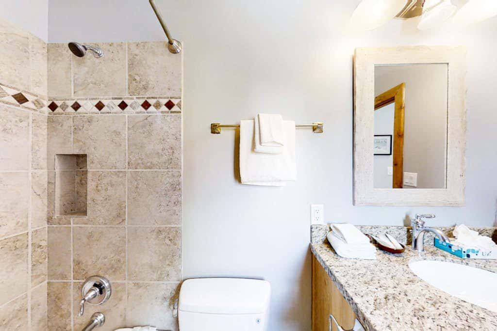 Remodeled mountainside home with outdoor heated pool & hot tub - walk everywhere