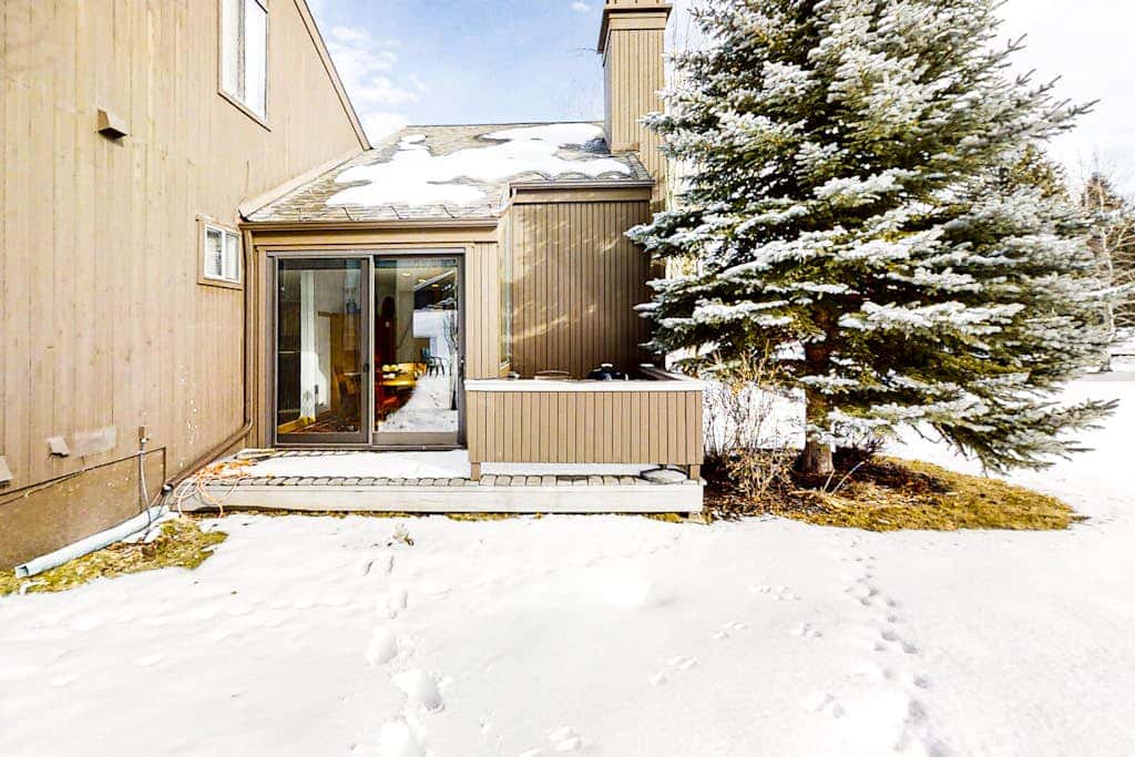 Remodeled mountainside home with outdoor heated pool & hot tub - walk everywhere