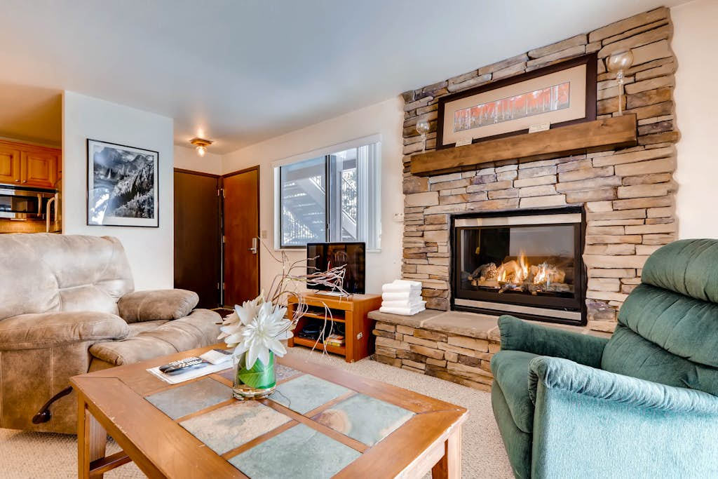 Canyons Condo Near Ski Lifts with Resort Amenities