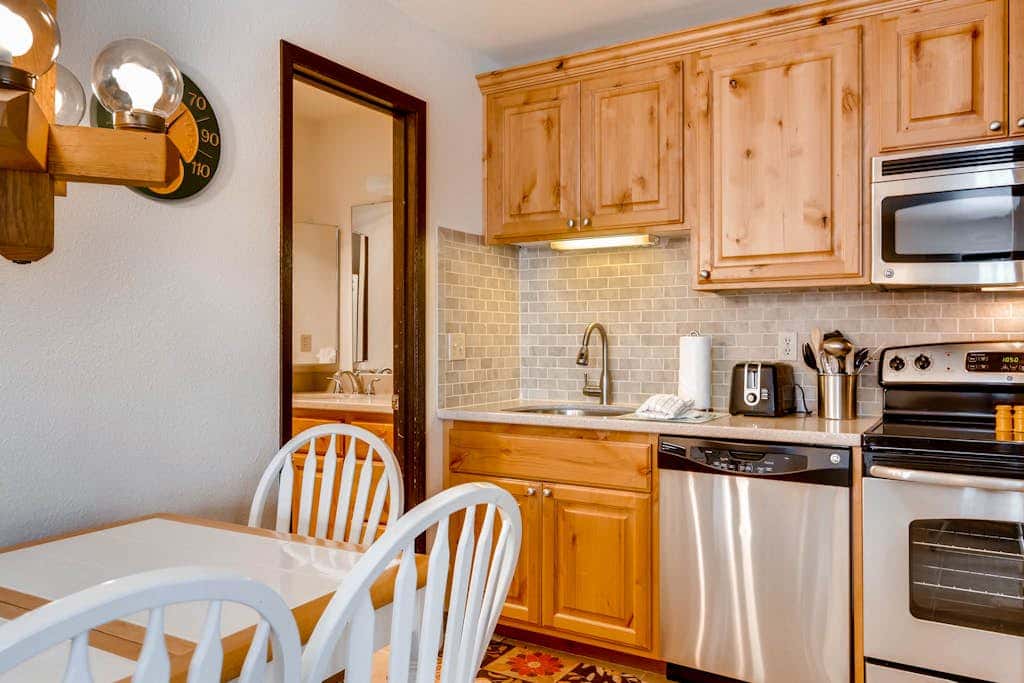 Canyons Condo Near Ski Lifts with Resort Amenities