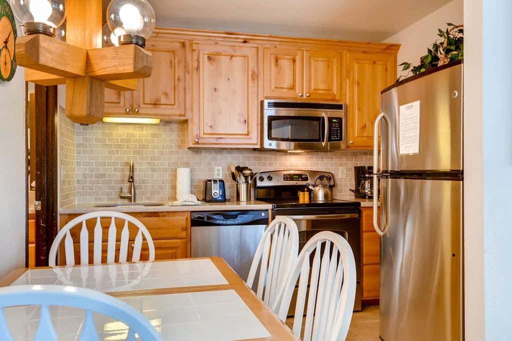 Canyons Condo Near Ski Lifts with Resort Amenities