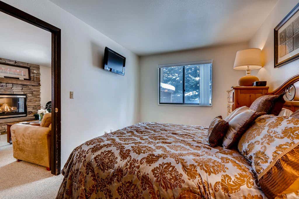 Canyons Condo Near Ski Lifts with Resort Amenities