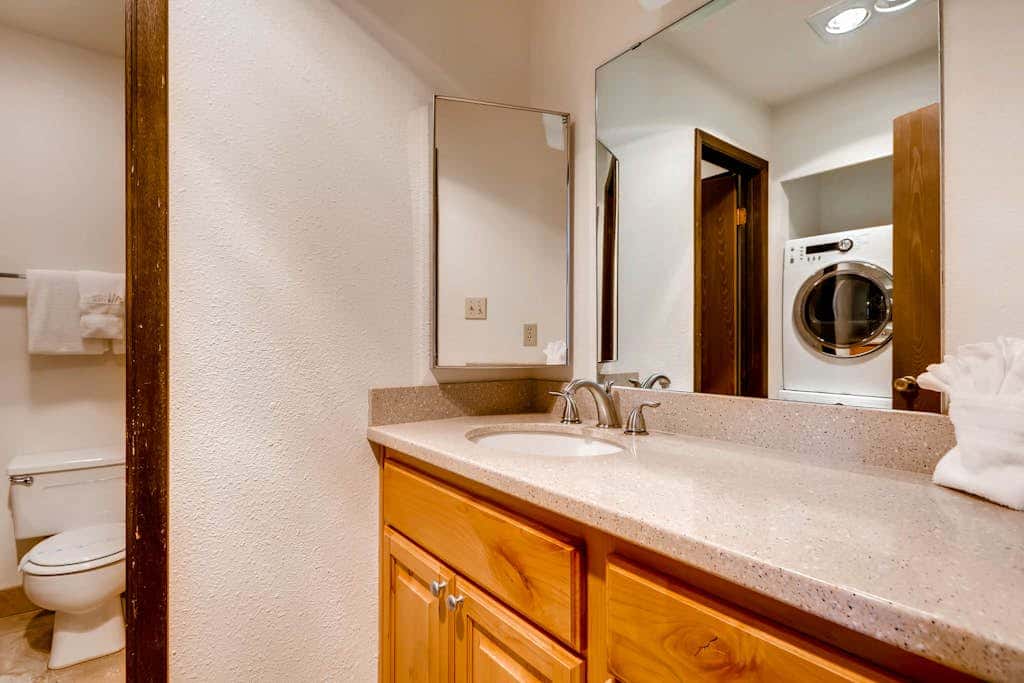 Canyons Condo Near Ski Lifts with Resort Amenities
