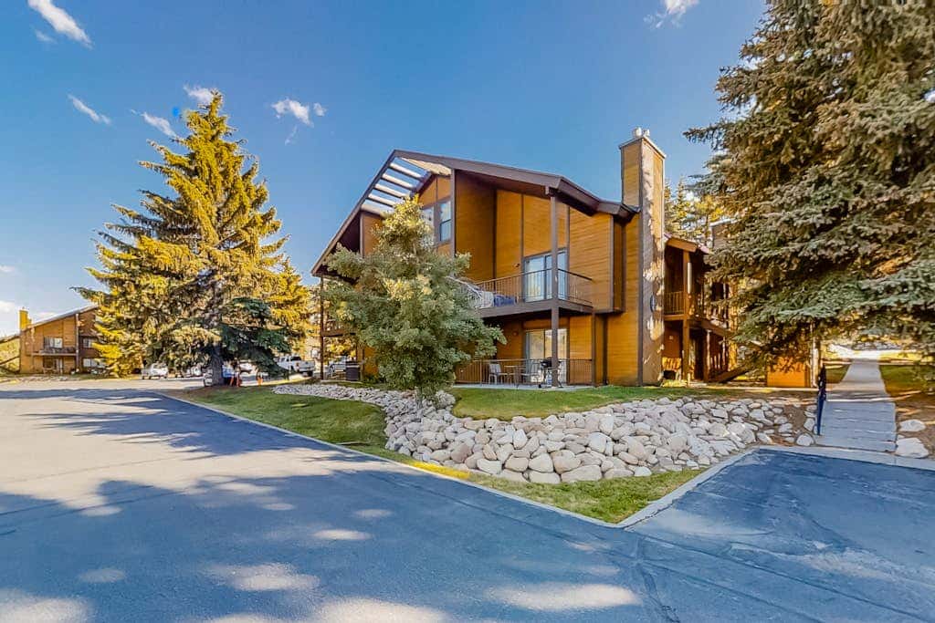 Alpine Gem - Pools, Hot Tubs, Tennis - Walk 5 Mins to Lift & 8 Mins to Dining