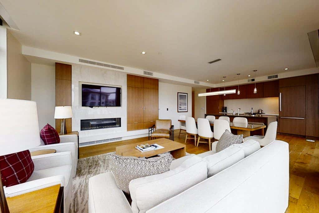 All-Suite Ski-In,Ski-Out Haven with Lavish Interior, Heated Pool & 2 Hot Tubs